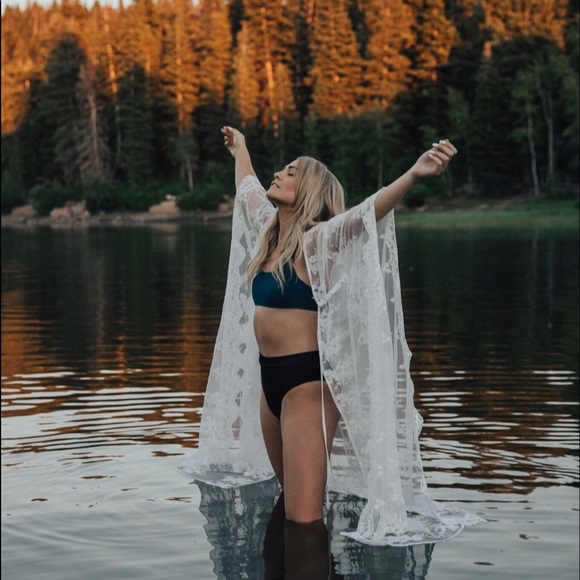 White Lace Kimono - Picture 2 of 4
